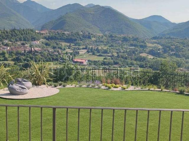 Villa Indipendente in affitto a Comunità montana della Valle Sabbia, Roè Volciano