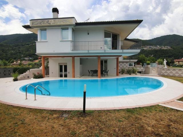 Villa Indipendente in affitto a Comunità montana della Valle Sabbia, Roè Volciano