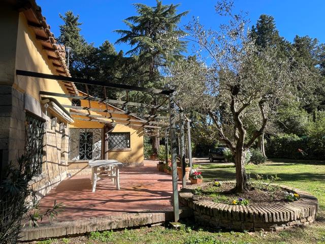 Villa Indipendente in affitto a Ardeatino, Roma Capitale