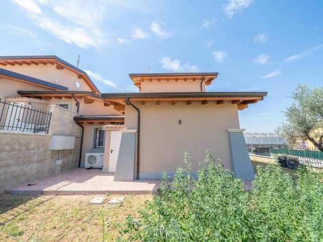 Villa Indipendente in affitto a Finocchio, Roma Capitale