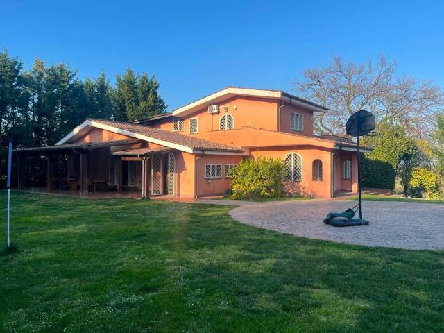 Villa Indipendente in affitto a Municipio Roma XV, Roma Capitale