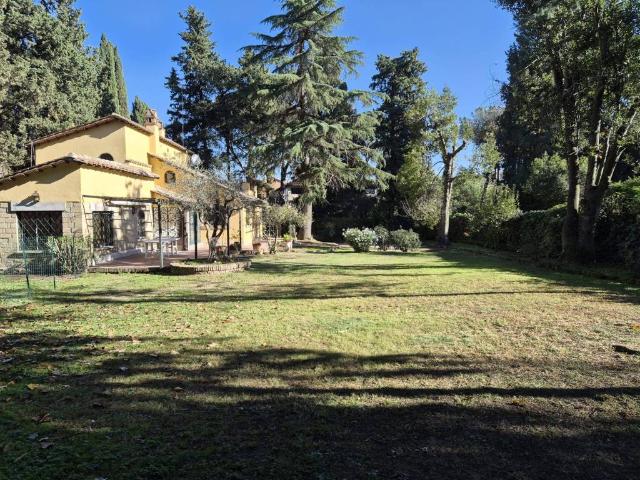 Villa Indipendente in affitto a Municipio Roma VIII, Roma Capitale