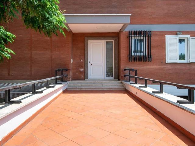 Villa Indipendente in affitto a Municipio Roma X, Roma Capitale