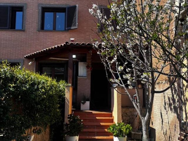 Villa Indipendente in affitto a Municipio Roma X, Roma Capitale
