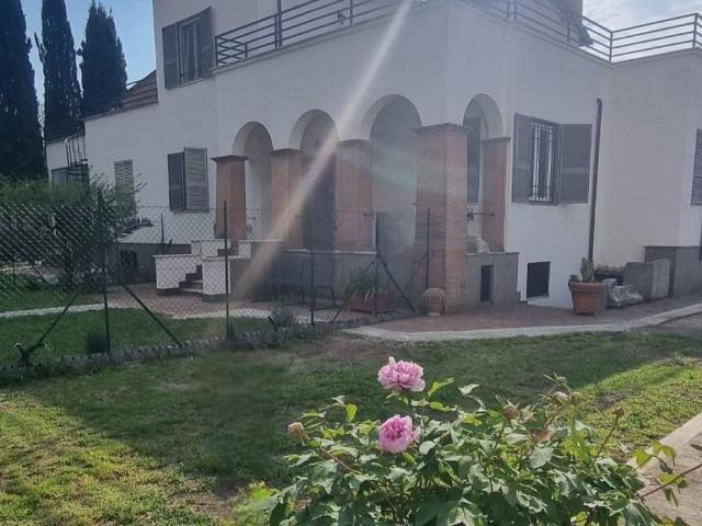 Villa Indipendente in affitto a Municipio Roma VII, Roma Capitale