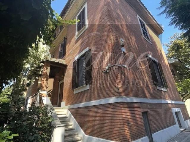 Villa Indipendente in affitto a Municipio Roma I, Roma Capitale