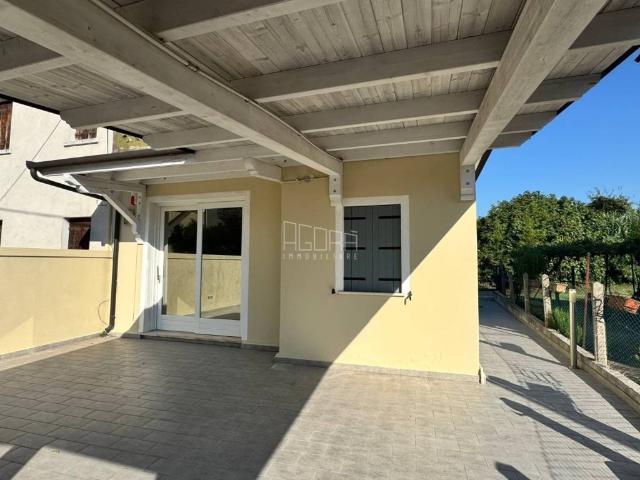 Villa Indipendente in affitto a Tassina, Rovigo