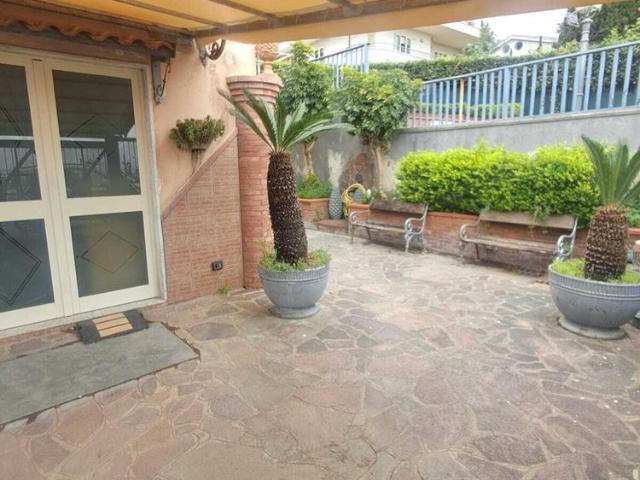 Villa Indipendente in affitto a Salerno, Campania