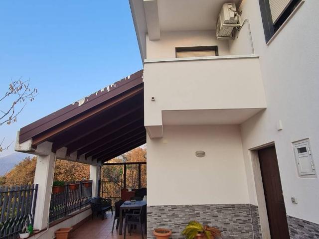 Villa Indipendente in affitto a Casa Manzo, Salerno