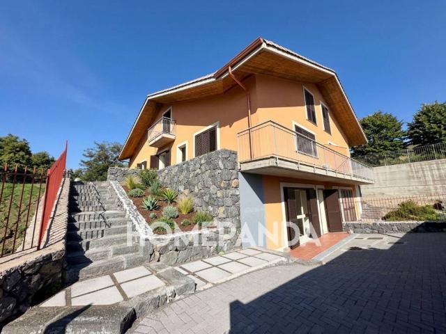 Villa Indipendente in affitto a San Giovanni La Punta, Sicilia
