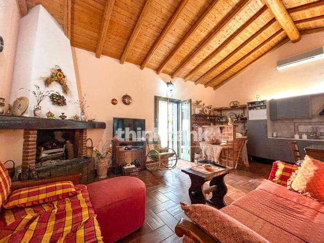 Villa Indipendente in affitto a Santa Maria Di Licodia, Sicilia