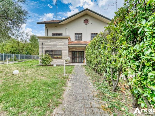 Villa Indipendente in vendita a Rovagnasco, Segrate