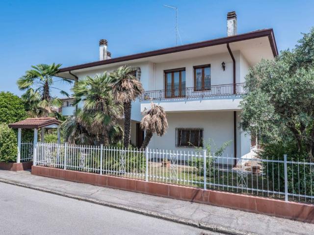 Villa Indipendente in affitto a Caselle, Selvazzano Dentro
