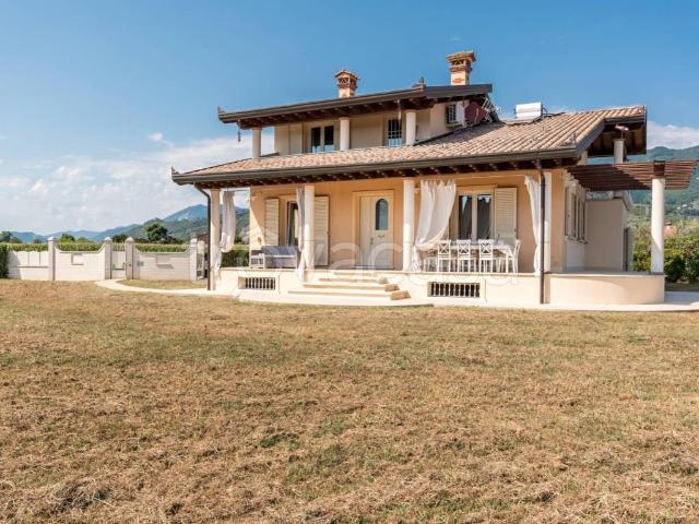 Villa Indipendente in affitto a Frasso, Seravezza