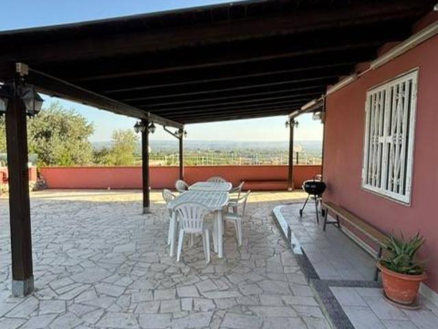 Villa Indipendente in affitto a Villaggio Santa Lucia, Siracusa