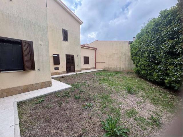 Villa Indipendente in affitto a Epipoli, Siracusa