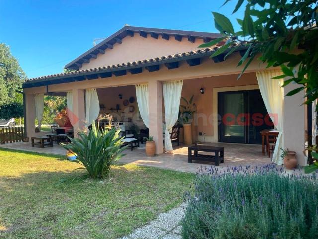 Villa Indipendente in affitto a Belvedere, Siracusa