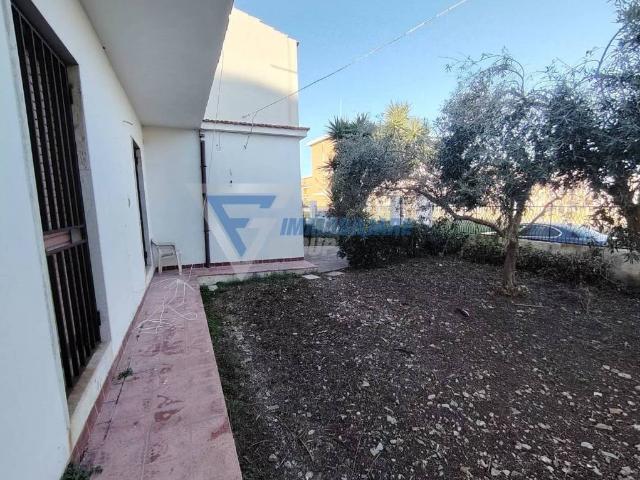 Villa Indipendente in affitto a Grottasanta, Siracusa