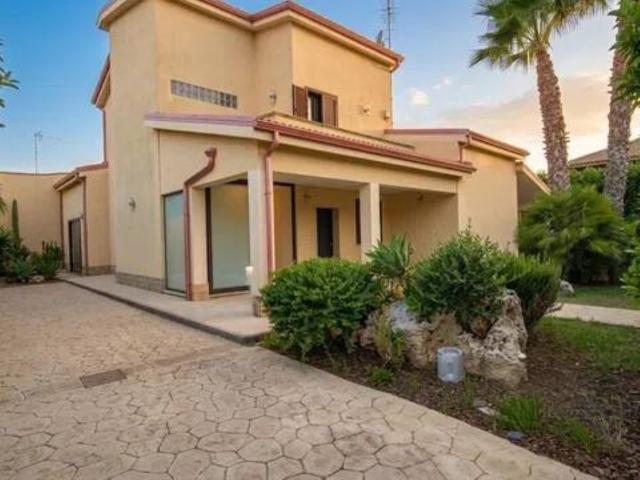 Villa Indipendente in affitto a Epipoli, Siracusa