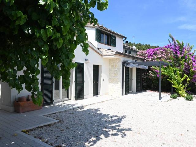 Villa Indipendente in affitto a Marche, Ancona