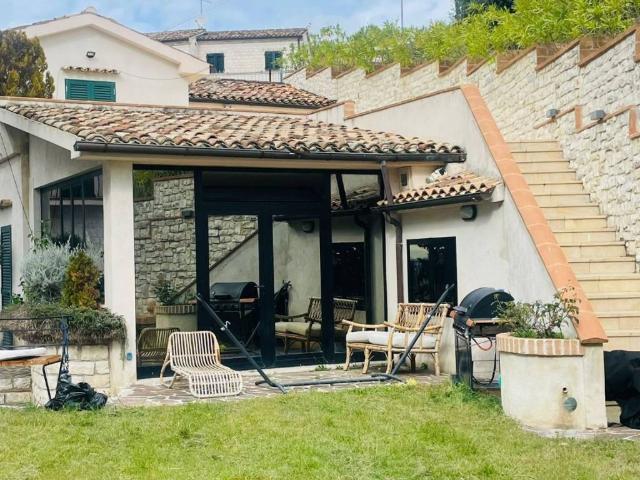 Villa Indipendente in affitto a Sirolo, Ancona