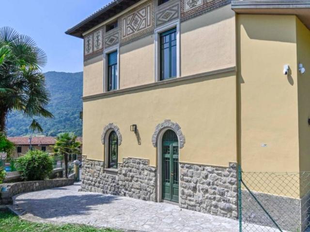 Villa Indipendente in affitto a Solto Collina, Lombardia