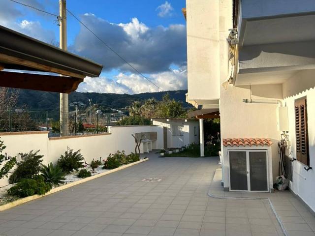 Villa Indipendente in affitto a Calabria, Catanzaro