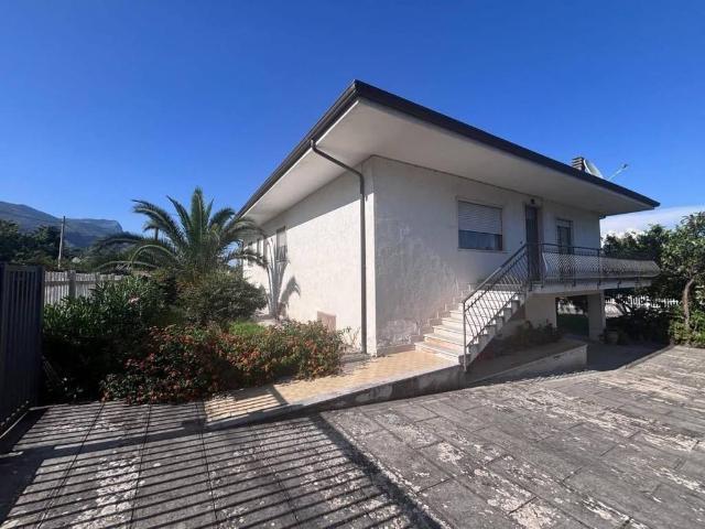 Villa Indipendente in affitto a Spigno Saturnia, Lazio