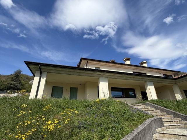 Villa Indipendente in affitto a Tarzo, Veneto