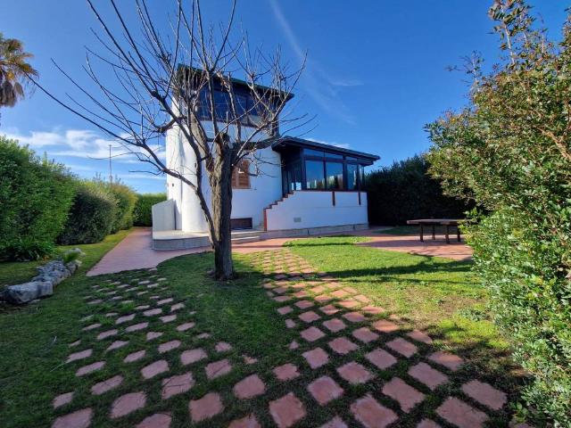 Villa Indipendente in affitto a Puglia, Barletta-andria-trani