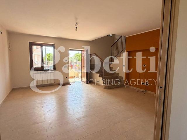 Villa Indipendente in affitto a Trentola, Campania