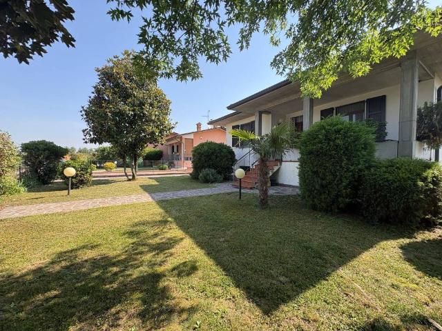 Villa Indipendente in affitto a Trenzano, Lombardia