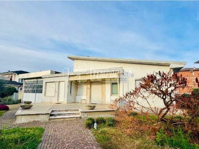 Villa Indipendente in affitto a Piemonte, Vercelli