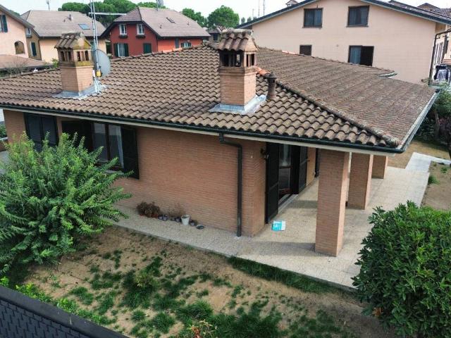Villa Indipendente in affitto a Melegnano, Milano