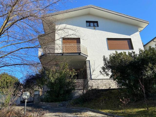 Villa Indipendente in affitto a Calcinate degli Orrigoni, Varese