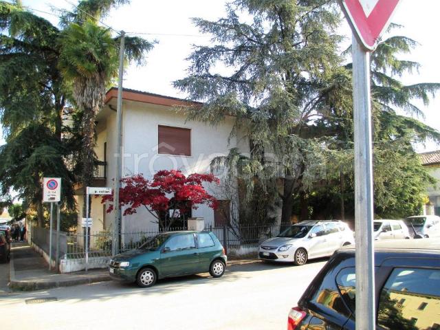 Villa Indipendente in affitto a Verona, Borgo Trento