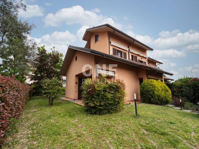 Villa Indipendente in affitto a Sant'Alessandro, Villasanta