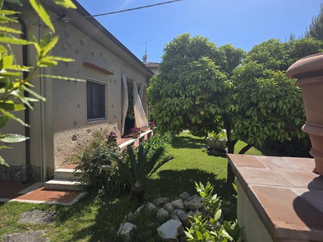 Villa Indipendente in affitto a Vittoria Apuana, Forte Dei Marmi