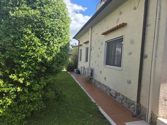 Villa Indipendente in affitto a Vittoria Apuana, Forte Dei Marmi