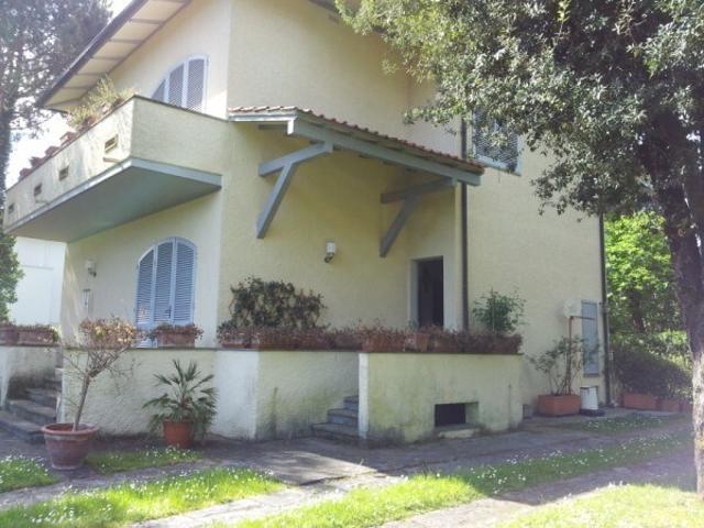 Villa Indipendente in affitto a Vittoria Apuana, Forte Dei Marmi