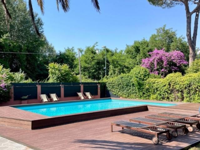 Villa Indipendente in affitto a Vittoria Apuana, Forte Dei Marmi