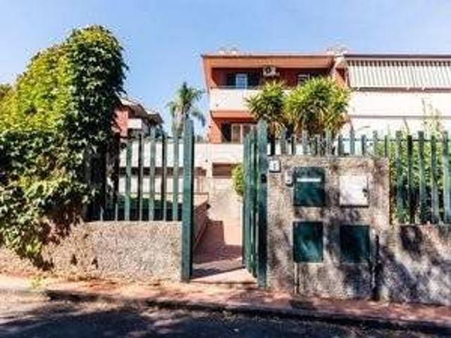 Villa Indipendente in affitto a Aci Catena, Sicilia