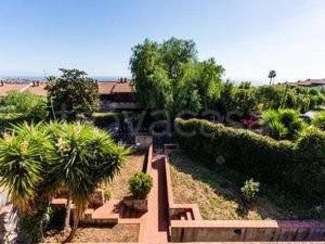 Villa Indipendente in affitto a Aci Catena, Sicilia