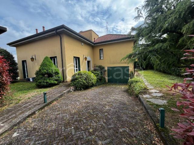 Villa Indipendente in affitto a Orsenigo, Lombardia