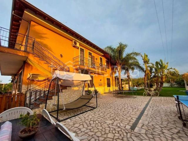 Villa Indipendente in affitto a Agnone Fortezza, Augusta