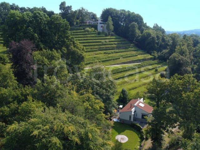 Villa Indipendente in affitto a Azzate, Lombardia