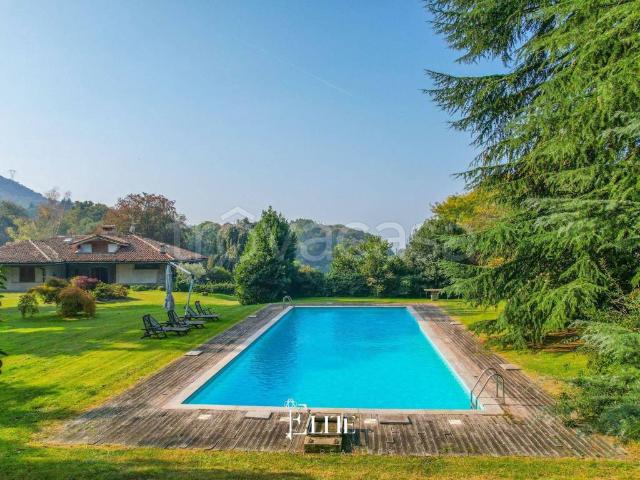 Villa Indipendente in affitto a Comunità Montana Valli del Verbano, Azzio