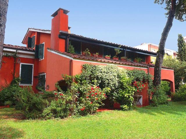 Villa Indipendente in affitto a Carrara, Toscana