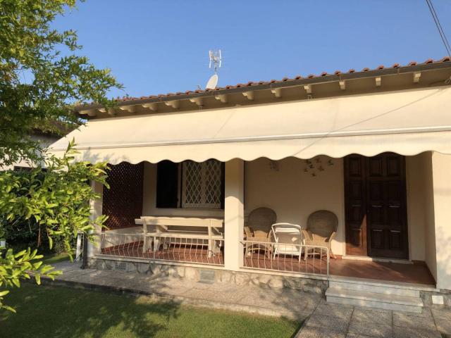 Villa Indipendente in affitto a Roma Imperiale, Forte Dei Marmi