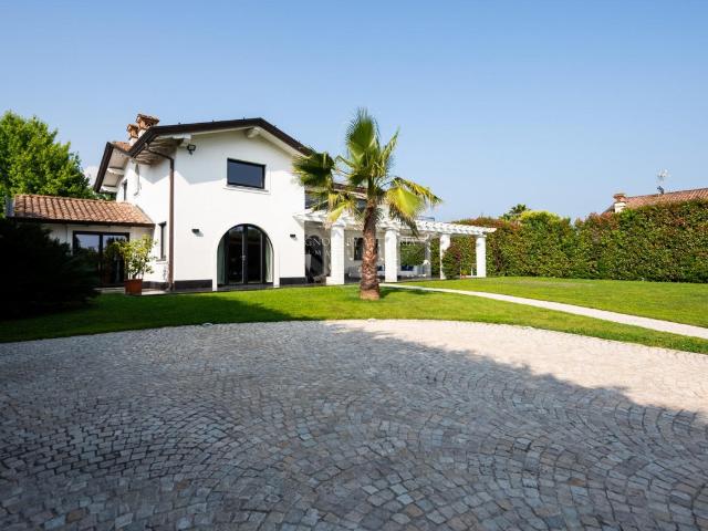 Villa Indipendente in affitto a Tonfano, Toscana